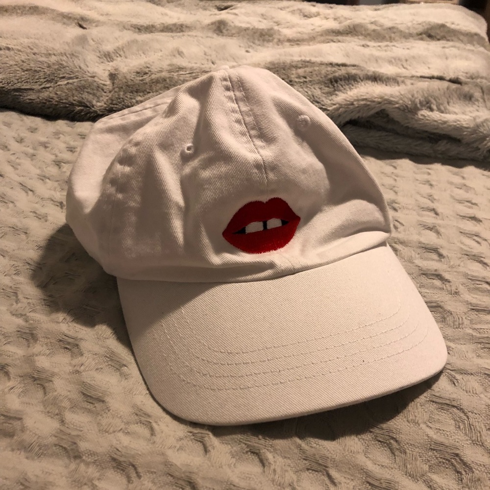 Lips Hat